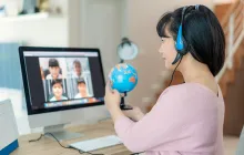 Teacher teaching virtually to students